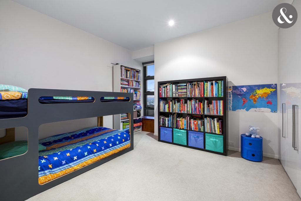 4202/7 Riverside Quay